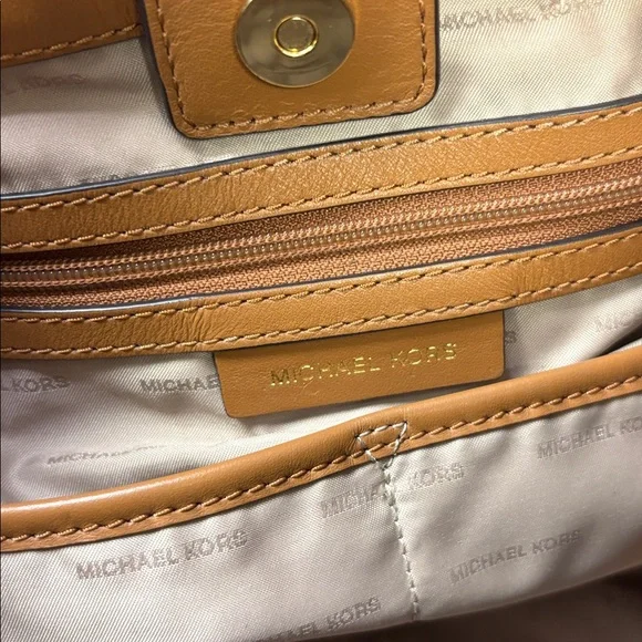Michael Kors Marina Large Drawstring Tote – Vanilla Signature ⚓️